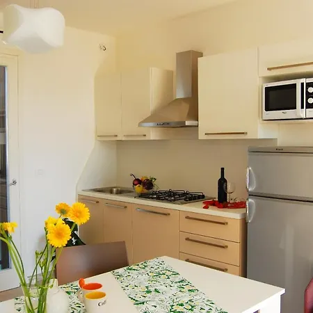 Wonderful Flat Near The Renowned In Apartment