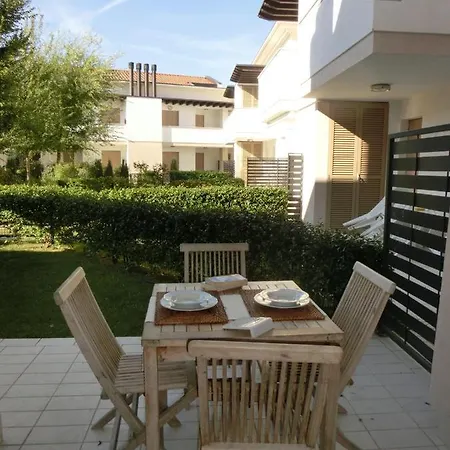 Wonderful Flat Near The Renowned In Apartment *